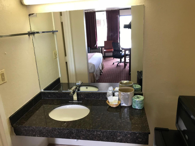 Bathroom 4, Starway Inn, Cook