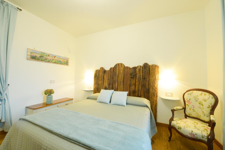 Bedroom 2, Agriturismo Rivella, Cuneo
