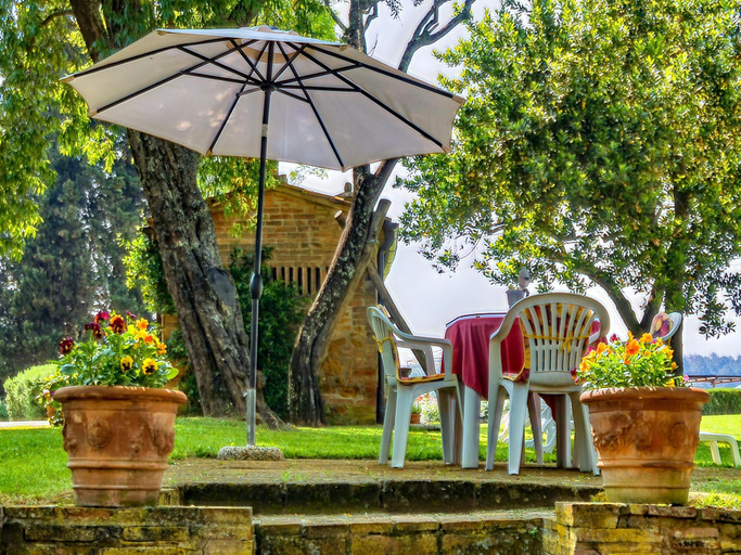 Apartment with Pool and Countryside Views, Florence