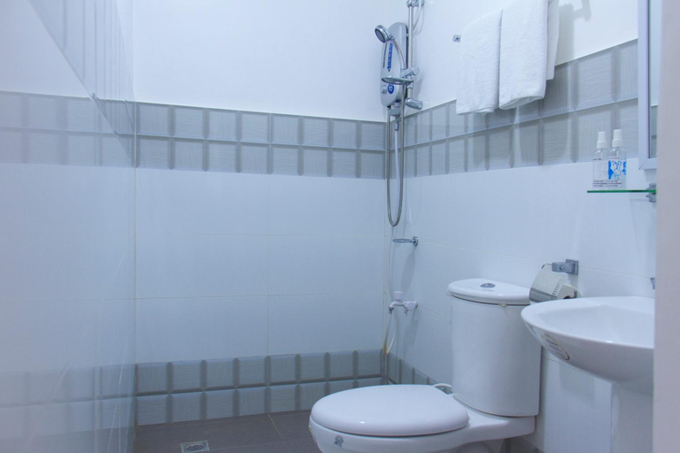 Bathroom 3, Bohol Emerelle's Tourist Inn, Dauis