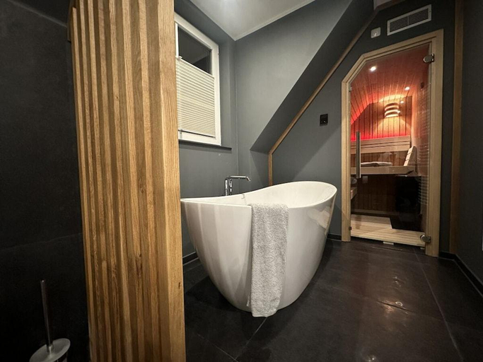 Bathroom 3, Eiderhuus Modern retreat, Nordfriesland