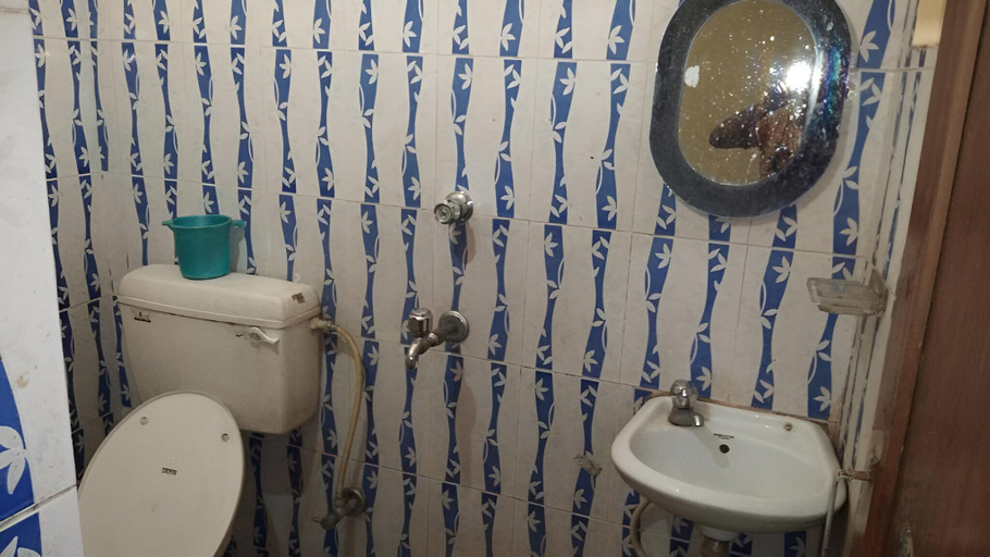 Bathroom 4, Narendra niketan, Kolkata