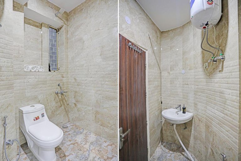 Bathroom 4, Hotel S B INN @ PAHARGANJ, Delhi