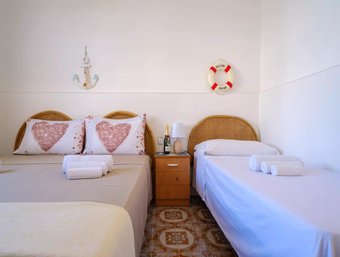 3, Villa with Sea Views in Torre Squillace Relax in Style, Lecce