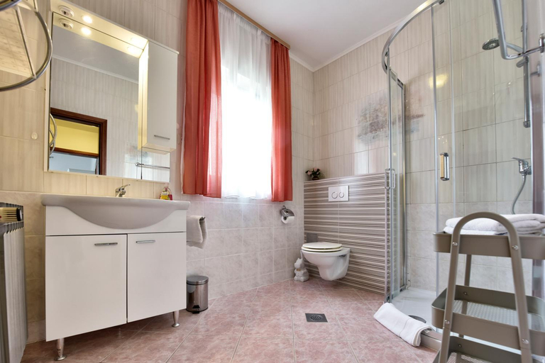 Bathroom 2, Apartments Mina, Poreč