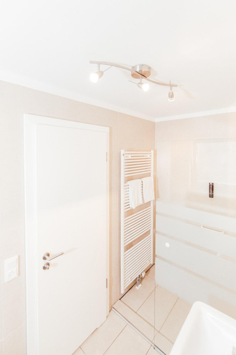 Bathroom 3, Appartement mit Dachterrasse und Schloßblick, Heidelberg