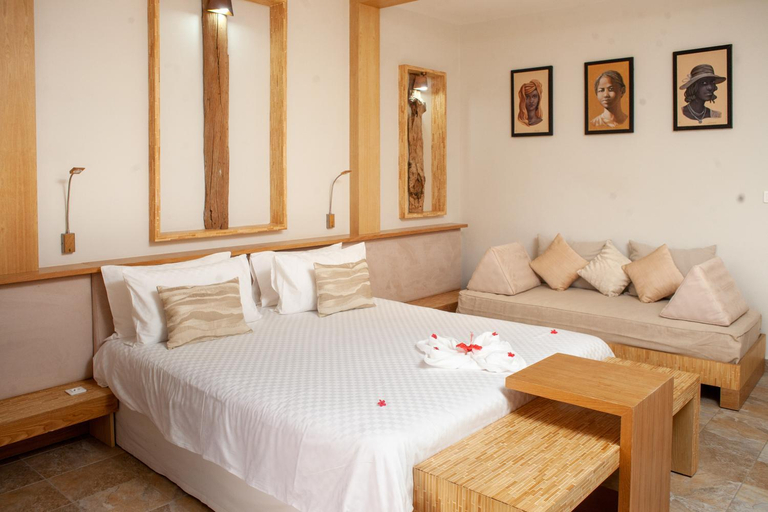 Bedroom 2, Royal Beach Hotel, Diana