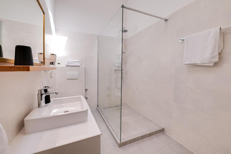 Bathroom 4, Bed & Breakfast Dosen IV, Baška