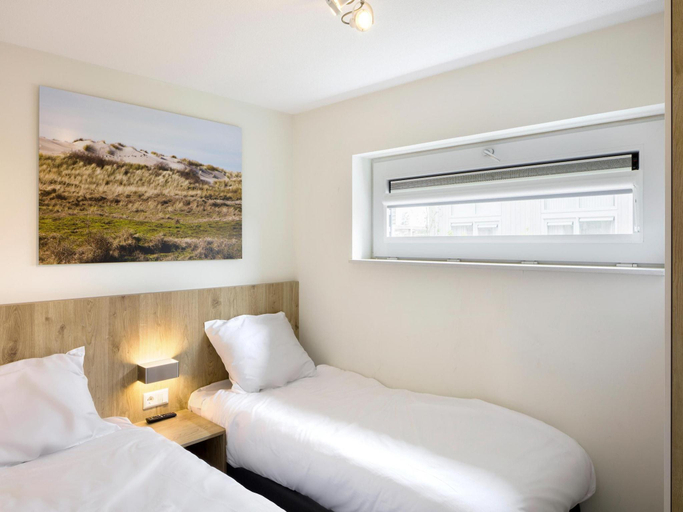 Others 5, Luxury Chalet near Beach, Noord-Beveland