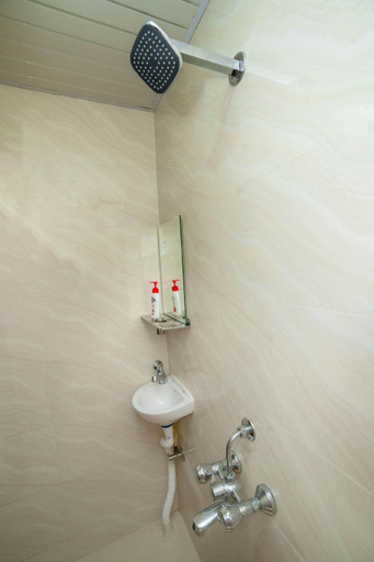 Bathroom 3, Paradise Homestay - Lodging and Boarding, Pune
