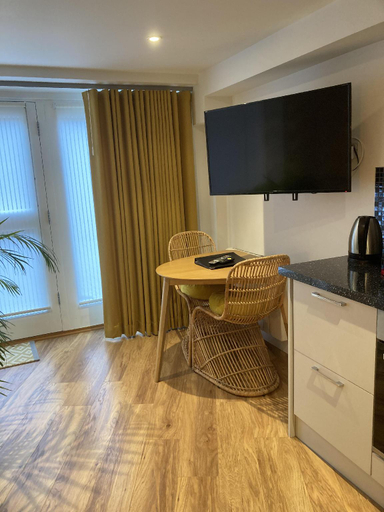 Others 4, Streamside Apartment, Somerset