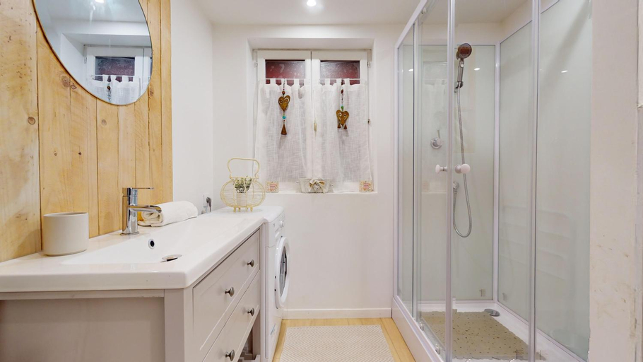 Shower 2, Chalet Glitzerstein, Haut-Rhin
