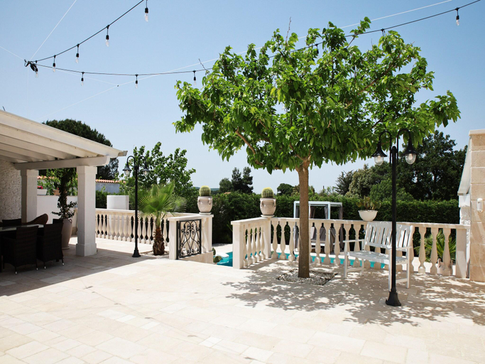 Others 2, Villa in Apulia with Pool and Barbecue, Bari