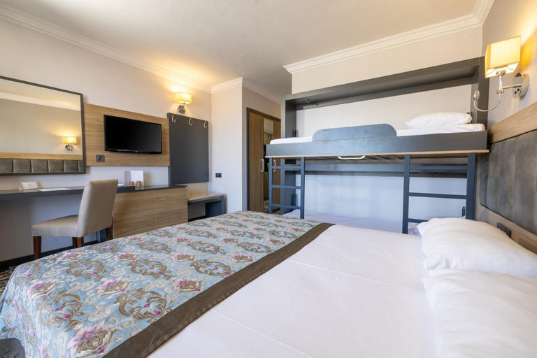 Bedroom 3, Crystal Prestige Pearl Collection, Kemer