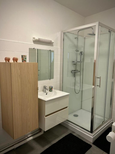 Bathroom 2, Le Domaine du Castel, Nord