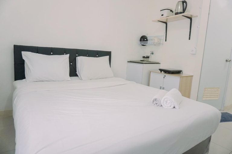 Bedroom 4, Good Deal and Nice Studio Green Pramuka City Apartment By Travelio, Central Jakarta