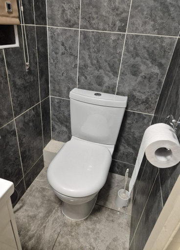Bathroom 2, Cranford , Heathrow Airport, London