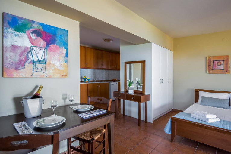 Others 5, Villa Ilia, Crete