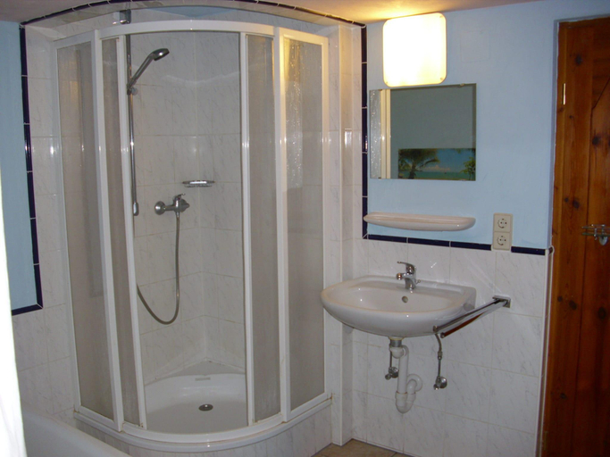 Bathroom 3, Gemutliche Gartenwohnung in Bernau, Waldshut