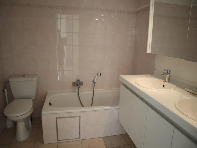 Bathroom, Apartment in Nieuwpoort with Sea Views, West-Vlaanderen