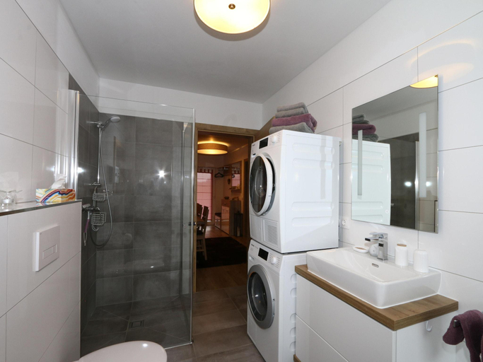 Bathroom 4, Chalet Alpenzauber mit beheiztem Pool, Inzell, Traunstein