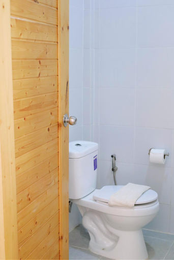Bathroom 4, Intha Resort, Pak Tho