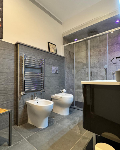 Bathroom 2, Landlord in Trastevere, Rome