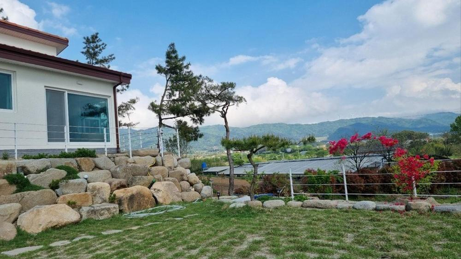 Exterior & Views 1, Eodi-aeseo Watni Pension, Gyeongju