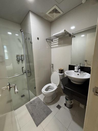 Bathroom, One Palm Tree Villas via Runway Manila NAIA T3, Pasay City