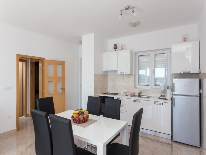3, Apartments Villa Ari - Deluxe Three Bedroom Apartment with Balcony and Sea View Second Floor, Dubrovnik