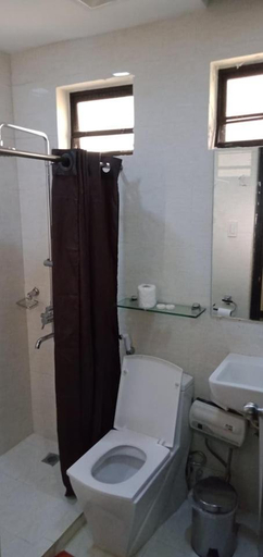 Bathroom 4, Caliraya Resort Club, Lumban