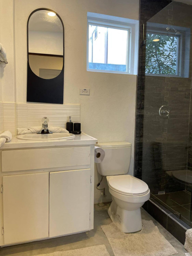 Bathroom, Flip Flop Inn Suites Unit 1
