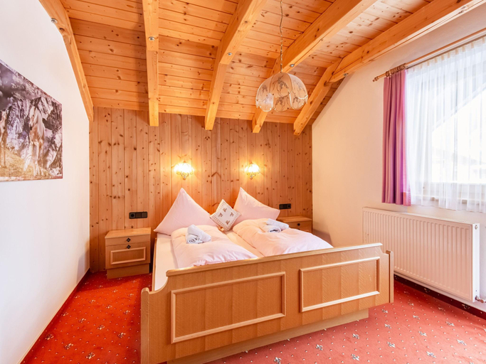 Bedroom 2, Apartment in Huben near Solden Ski Bus, Imst