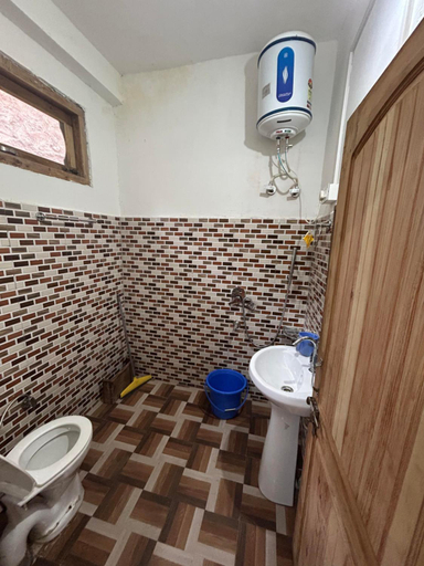 Bathroom, Vansh Green View Homestay, Kullu