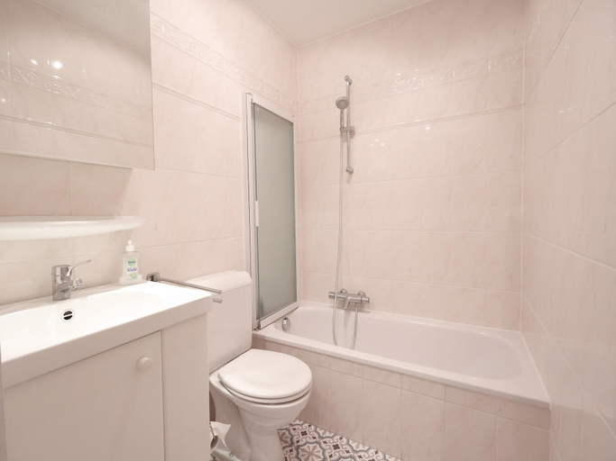 Bathroom, Apartment in Belgium near Coastal Charm, West-Vlaanderen