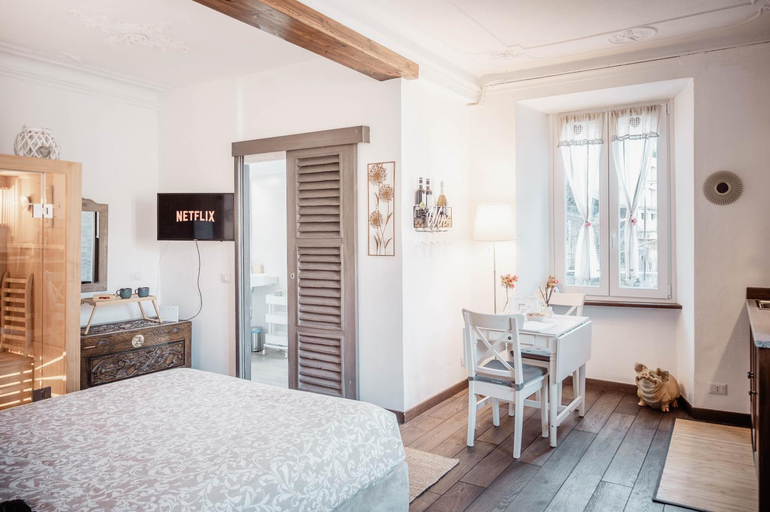 Bedroom 5, Casa Giulietta Caronti with view of lake Como, Como