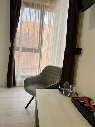 Others 4, CASA VYS, Pitesti