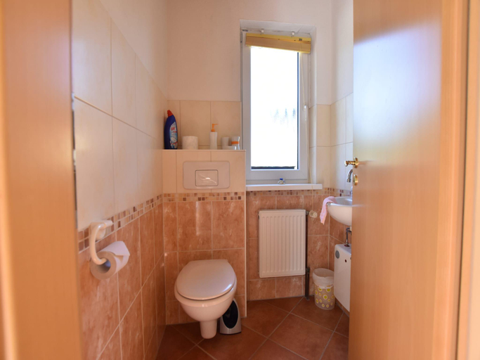 Bathroom 3, Einladende Ferienwohnung in Zweedorf mit Grill, Rostock