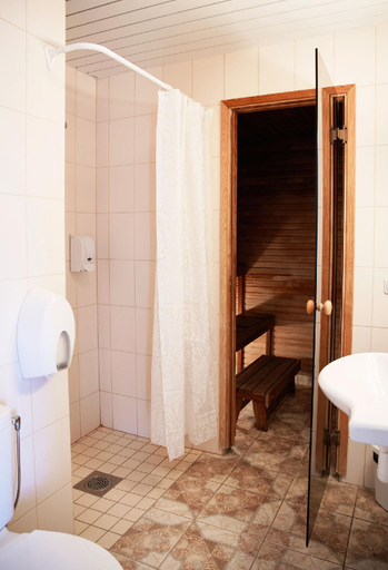 Bathroom 4, Hotell Tammsaare, Pärnu
