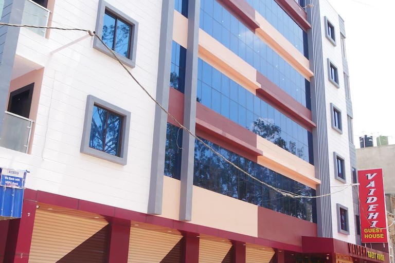 Exterior & Views