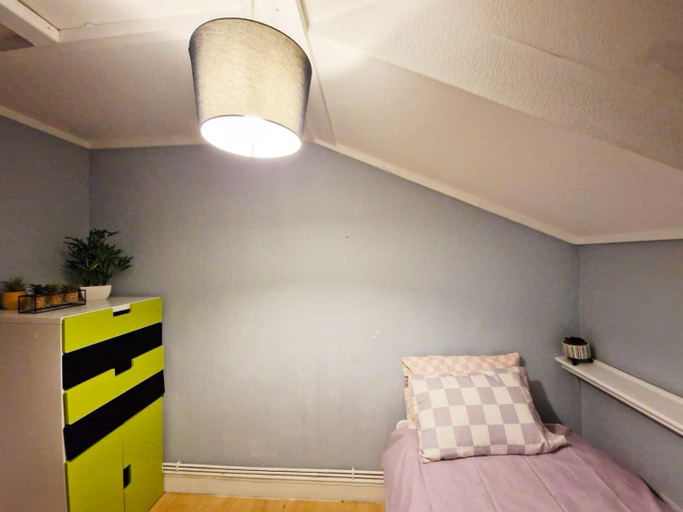 Bedroom 2, Brixton/Oval House, London