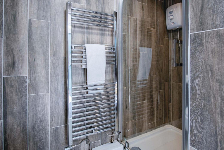 Bathroom, Lundy Lodge 1 Bedroom Annex Rhossili, Swansea
