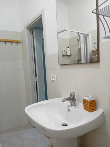 Others 5, B&B Ciccio, Taranto