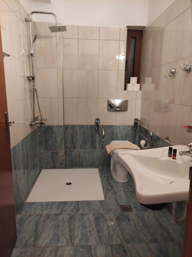 Bathroom 5, Kallitsakis Beach, Crete