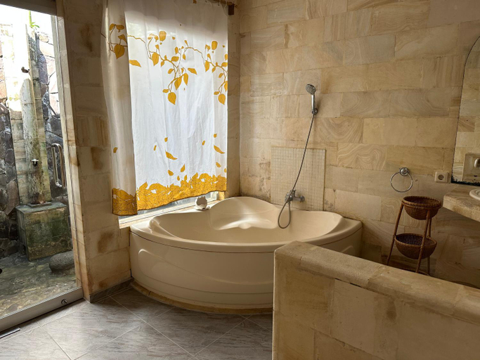 Bathroom, Bale Asri Bukit Jimbaran, Badung