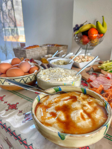 Food & Drinks 4, Casa Vadeanu, Giulesti