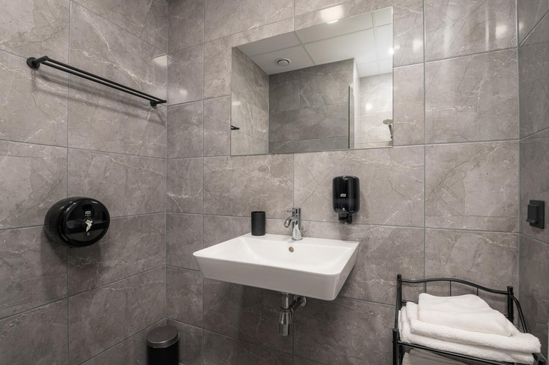Bathroom 4, Hotell Tammsaare, Pärnu