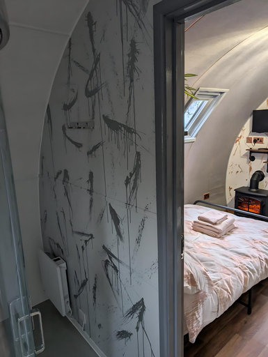 Bedroom, Caplor Glamping & Lodges, Herefordshire