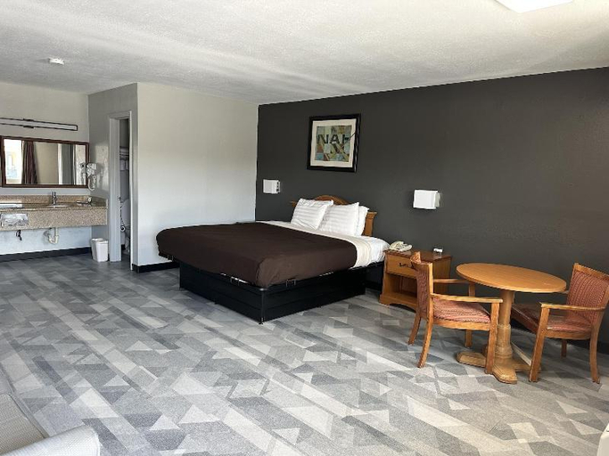 Bedroom 2, Freer Executive Inn and Studios, Duval
