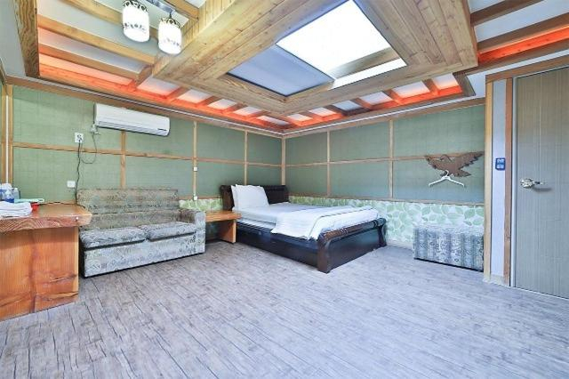Bedroom 2, Daegu Dongchon Hill, Dong